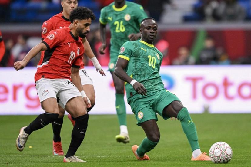 Egypt's midfielder #19 Marwan Ateya and Senegal's forward #10 Sadio Mane vie during the Africa Cup of Nations (CAN) semi-final football match between Senegal and Egypt at the Grand stadium in Tangiers on January 14, 2026.   SEBASTIEN BOZON / AFP