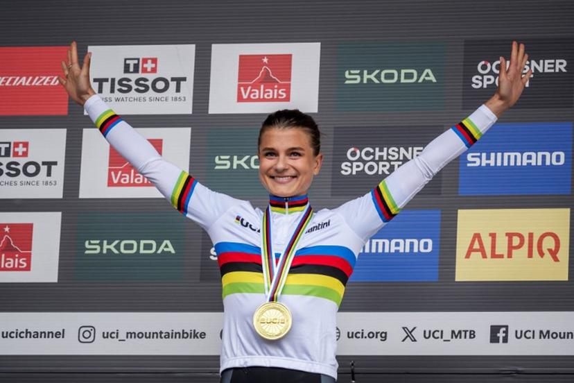 Sweden's Jenny Rissveds celebrates with her gold medal during the podium ceremony of the Women's elite Cross-country Olympic race as part of the 2025 UCI Mountain Bike World Championships in Crans-Montana on September 13, 2025.  Fabrice COFFRINI / AFP