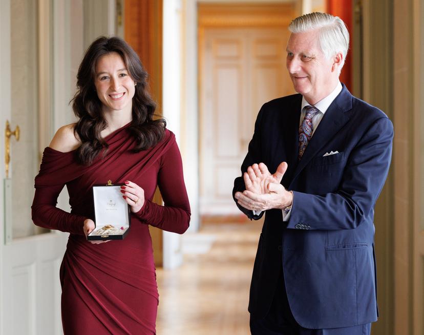 Former gymnast Nina Derwael and King Philippe - Filip of Belgium pictured during a ceremony to award the 'Order of Leopold' (Grootofficier in de Leopoldsorde - Grand Officier de l'Ordre de Leopold) distinction, at the Royal Castle in Laken - Laeken, Brussels, on Tuesday 09 December 2025. Today the honorary order of knighthood is awarded to retired gymnast Derwael, the 2020 Olympic champion, two-time World champion, and three-time European champion. BELGA PHOTO BENOIT DOPPAGNE