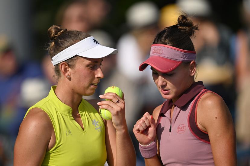 Belgian Elise Mertens (yellow) and Veronika Kudermetova (pink) pictured during a tennis match against Spanish-Argentinian pair Cavelle-Remers/Sierra, in the first round of the women's doubles of the 2025 US Open Grand Slam tennis tournament in New York City, USA, Thursday 28 August 2025. BELGA PHOTO TONY BEHAR