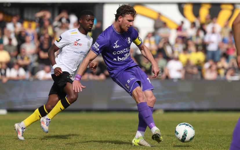 Patro Eisden's Jordan Renson fights for the ball during a soccer match between KSC Lokeren-Temse and Patro Eisden Maasmechelen, Saturday 03 May 2025 in Lokeren, a final first leg game in the Promotion Play-off of the 2024-2025 'Challenger Pro League' 1B second division of the Belgian championship. BELGA PHOTO VIRGINIE LEFOUR