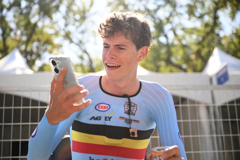 Belgian Vic De Smet celebrates after finishing second and winning a silver medal at the men's Junior individual time trial race (20,03 km) at the cycling UCI Road World Championship, in Montreal, Canada, Tuesday 22 September 2026. BELGA PHOTO JASPER JACOBS