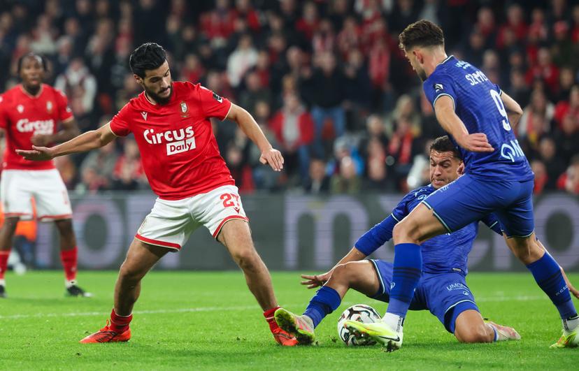 Standard's Mohammed El Hankouri and Charleroi's Yassine Khalafi fight for the ball during a soccer match between Standard de Liege and Sporting Charleroi, Friday 31 October 2025 in Liege, on day 13 of the 2025-2026 'Jupiler Pro League' first division of the Belgian championship. BELGA PHOTO VIRGINIE LEFOUR