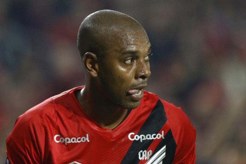 Athletico Paranaense's midfielder Fernandinho gestures during the Copa Sudamericana round of 16 first leg football match between Brazil's Athletico Paranaense and Argentina's Belgrano, at the Ligga Arena stadium in Curitiba, Brazil, on August 15, 2024.  Albari Rosa / AFP