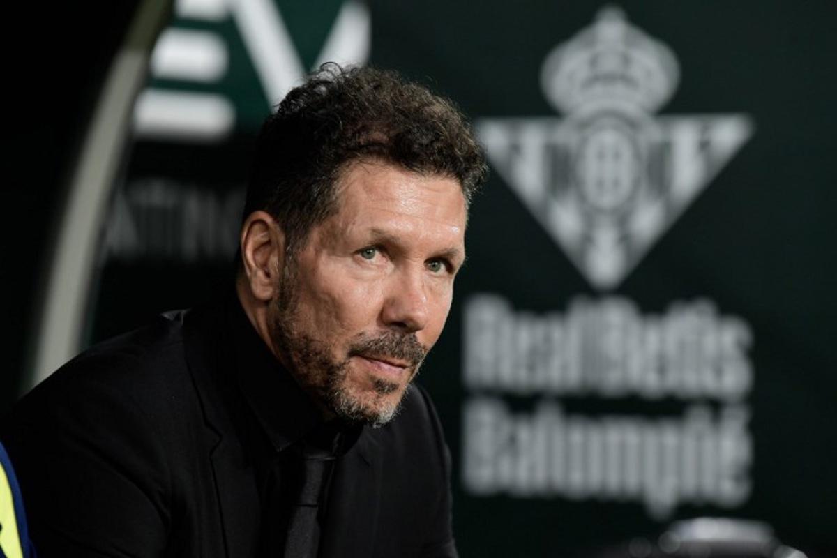 Atletico Madrid's Argentine coach Diego Simeone looks on during the Spanish league football match between Real Betis and Club Atletico de Madrid at the Cartuja Stadium in Seville on October 27, 2025.  CRISTINA QUICLER / AFP