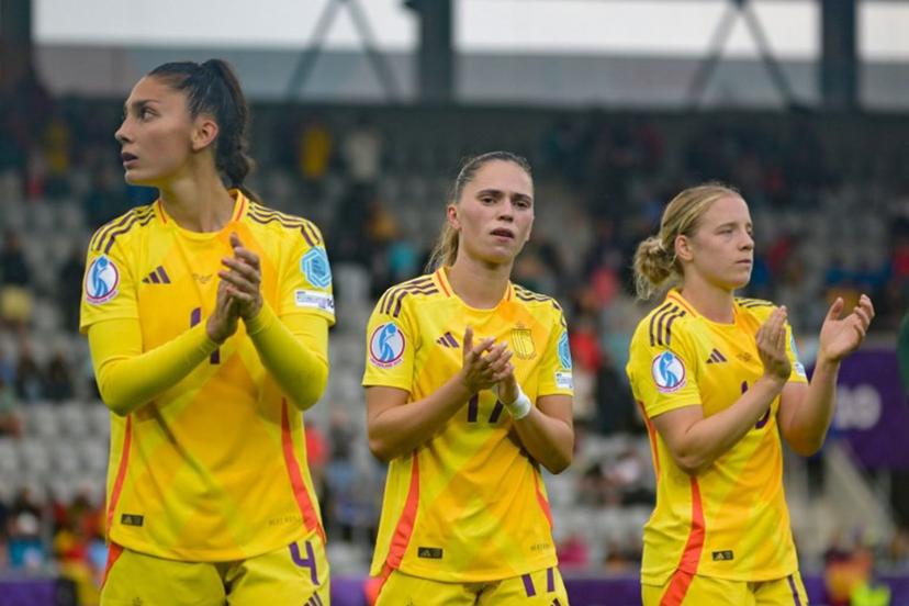 (From L) Belgium's defender #04 Amber Tysiak, Belgium's forward #17 Jill Janssens and Belgium's forward #13 Elena Dhont react after losing the UEFA Women's Euro 2025 Group B football match between Spain and Belgium at the Arena Thun stadium in Thun on July 7, 2025.  Miguel MEDINA / AFP