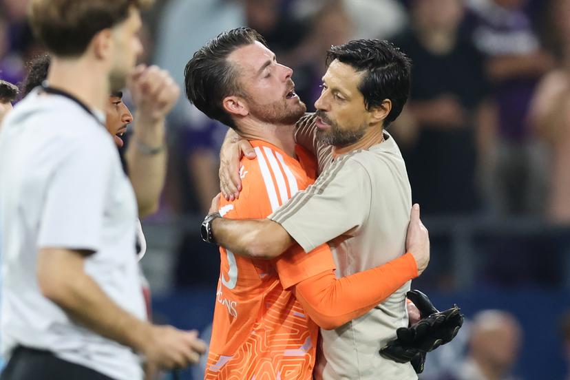 Anderlecht's goalkeeper Colin Coosemans and Anderlecht's head coach Vitor Bruno celebrate after winning a game between Belgian RSC Anderlecht and Greek club  PAOK , in Anderlecht, Brussels, Belgium, on Thursday 13 August 2026, a return leg game in the third qualifying round of the UEFA Europa League competition.  RSCA won 0-1 the first leg. BELGA PHOTO BRUNO FAHY