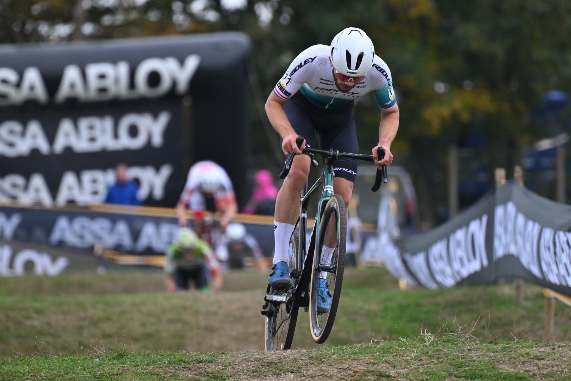 Dutch Joris Nieuwenhuis pictured in action during the men elite race of the Cyclocross Ruddervoorde, Sunday 19 October 2025 in Ruddervoorde, stage 2 (out of 7) of the Superprestige cyclocross cycling competition. BELGA PHOTO LUC CLAESSEN