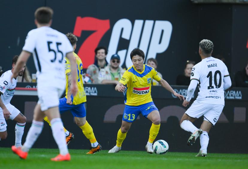 Westerlo's Isa Sakamoto controls the ball during a soccer match between KVC Westerlo and Oud-Heverlee Leuven, Saturday 05 April 2025 in Westerlo, on day 2 (out of 10) of the Europe Play-offs of the 2024-2025 'Jupiler Pro League' first division of the Belgian championship. BELGA PHOTO JOHN THYS