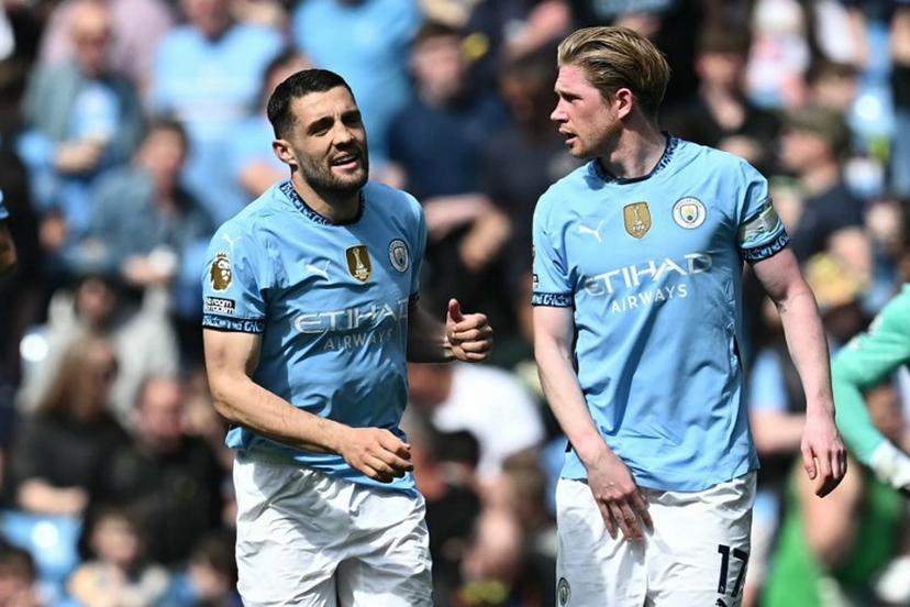 Manchester City's Croatian midfielder #08 Mateo Kovacic (L) celebrates with Manchester City's Belgian midfielder #17 Kevin De Bruyne (R) after scoring their third goal during the English Premier League football match between Manchester City and Crystal Palace at the Etihad Stadium in Manchester, north west England, on April 12, 2025.  Paul ELLIS / AFP