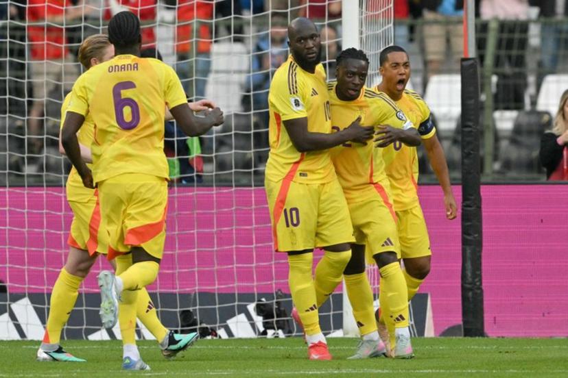 Belgium's forward #10 Romelu Lukaku (C) celebrates with Belgium's forward #22 Jeremy Doku (2R) after scoring Belgium's first goal from the penalty spot during the FIFA World Cup 2026 Group J European qualification football match between Belgium and Wales at the King Baudouin Stadium in Brussels, on June 9, 2025.  NICOLAS TUCAT / AFP