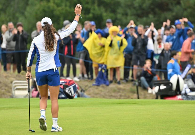 Team Europe's Spanish golfer Julia López Ramírez celebrates after making a putt during play in her fourball match against US Team players on the first day of the 2026 Solheim Cup biennial team golf competition on The Bernardus Golf Course at Cromvoirt, some 80kms south-east of Rotterdam on September 11, 2026.   NICOLAS TUCAT / AFP