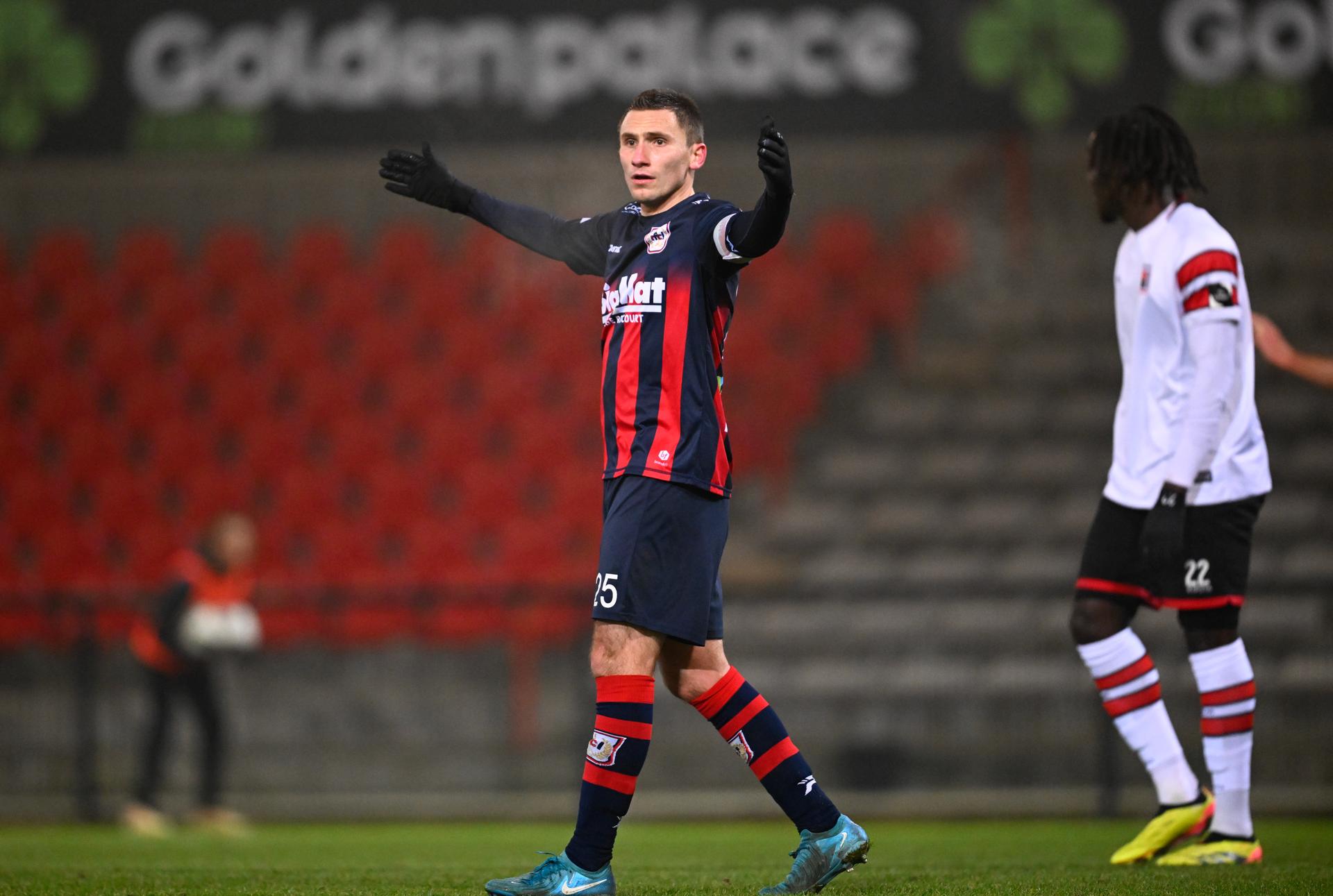 Liege's Jonathan D'Ostilio and reacts during a soccer match between RWD Molenbeek and RFC Liege, Saturday 11 January 2025 in Brussels, on day 17 of the 2024-2025 'Challenger Pro League' 1B second division of the Belgian championship. BELGA PHOTO JOHN THYS