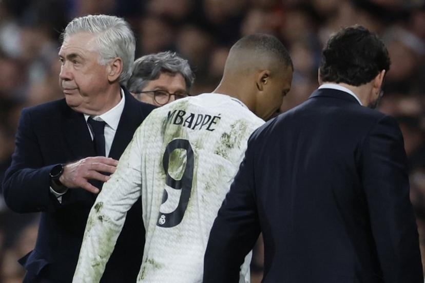 Real Madrid's French forward #09 Kylian Mbappe leaves the pitch after resulting injured during the UEFA Champions League quarter final second leg football match between Real Madrid CF and Arsenal at Santiago Bernabeu Stadium in Madrid on April 16, 2025.  Pierre-Philippe MARCOU / AFP