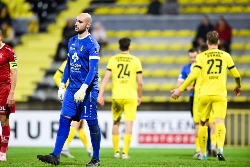 Lierse's goalkeeper Jens Teunckens looks dejected during a soccer match between Lierse Kempenzonen and SV Zulte Waregem, Saturday 09 December 2023 in Lier, on day 15/30 of the 2023-2024 'Challenger Pro League' second division of the Belgian championship. BELGA PHOTO TOM GOYVAERTS