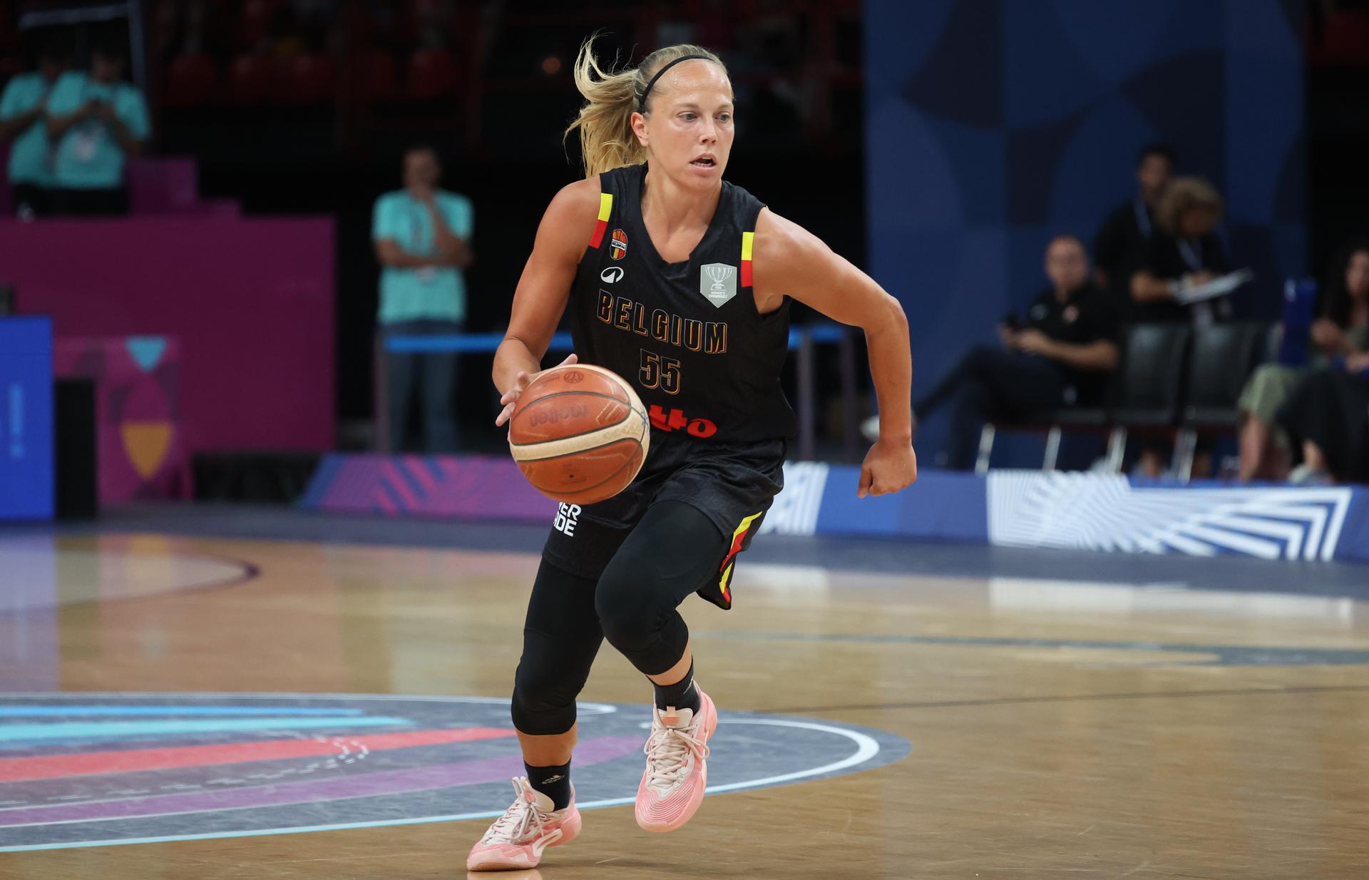 Belgium's Julie Allemand pictured in action with the ball a basketball match between Spain and Belgian national team 'the Belgian Cats' on Sunday 29 June 2025 in Piraeus, Greece, the final of the FIBA Women's EuroBasket 2025. BELGA PHOTO VIRGINIE LEFOUR