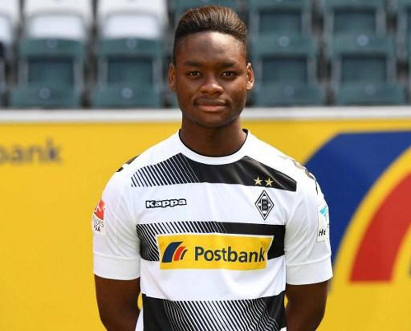 Moenchengladbach's midfielder Ba-Muaka Simakala poses during the team presentation of Borussia Moenchengladbach on August 1, 2016 in Moenchengladbach , western Germany. 
Patrik STOLLARZ / AFP