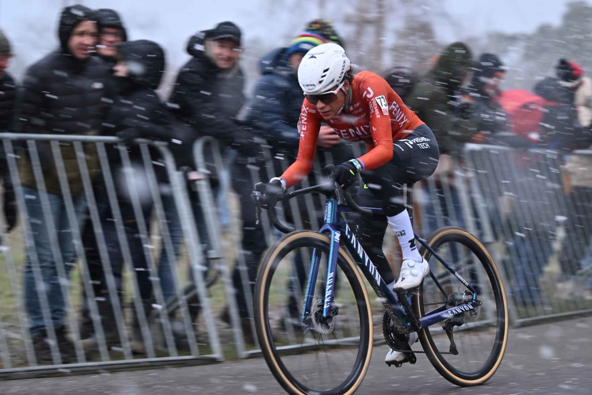 Dutch Ceylin Del Carmen Alvarado pictured in action during the women's elite race of the Zilvermeercross cyclocross cycling event in Mol, stage 5/7 in the Exact Cross competition, on Friday 02 January 2026. BELGA PHOTO LUC CLAESSEN