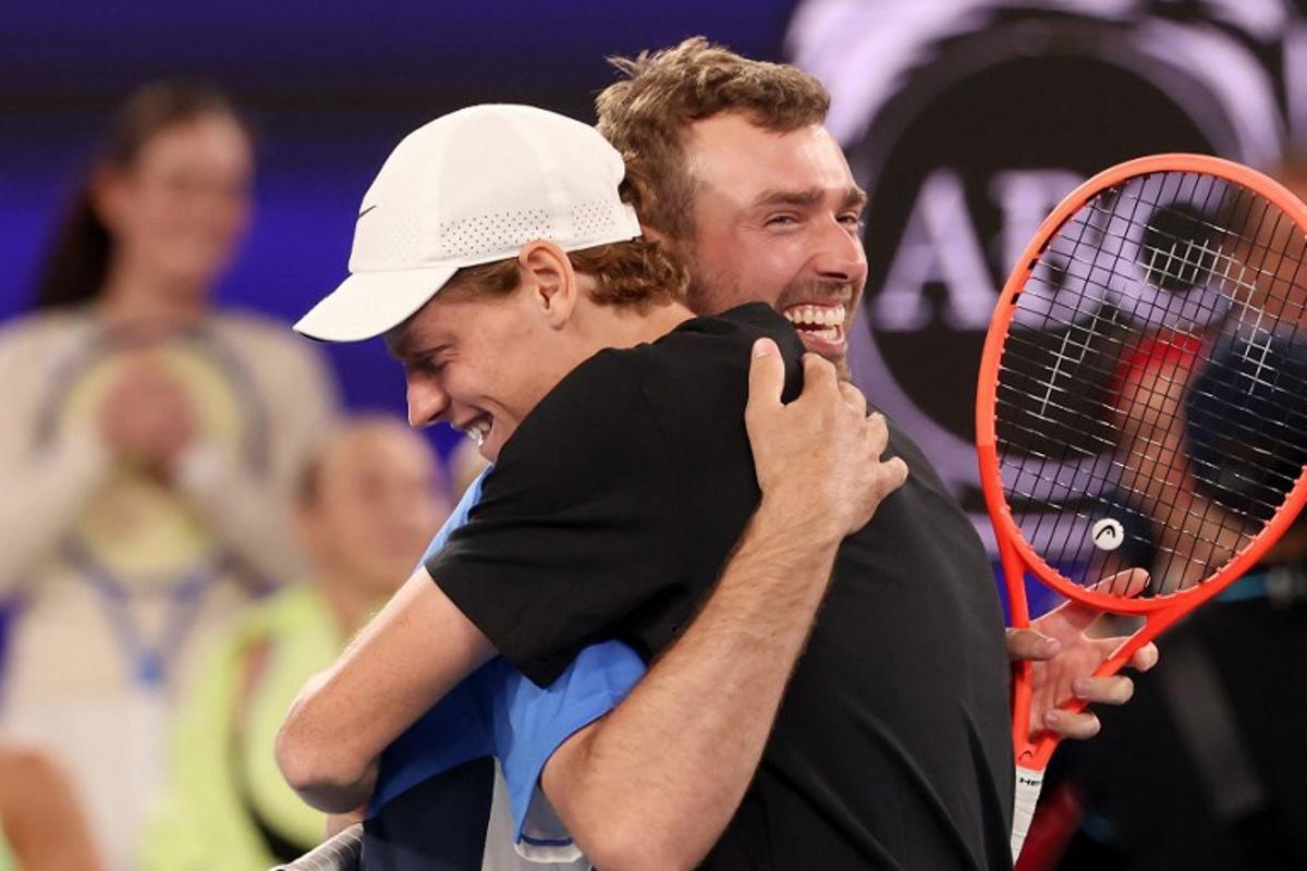 Italy's Jannik Sinner (R) embraces Australia's Jordan Smith during the 1 Point Slam exhibition event ahead of the 2026 Australian Open at Rod Laver Arena in Melbourne on January 14, 2026.   DAVID GRAY / AFP