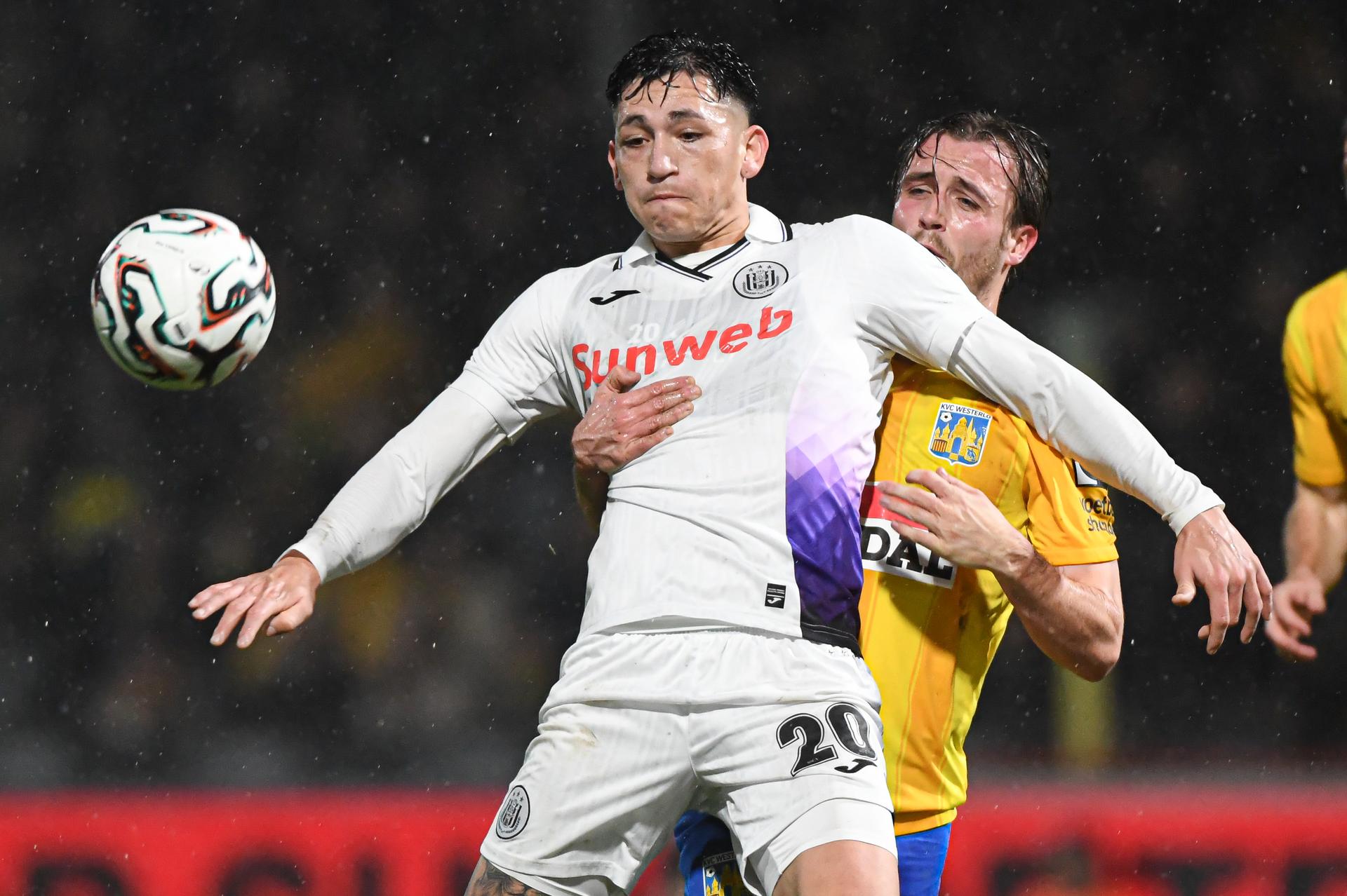 Anderlecht's Luis Vazquez and Westerlo's Tuur Rommens pictured in action during a soccer match between KVC Westerlo and RSC Anderlecht, Sunday 07 December 2025 in Westerlo, on day 17 of the 2025-2026 'Jupiler Pro League' first division of the Belgian championship. BELGA PHOTO JILL DELSAUX