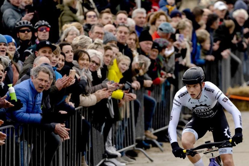 Netherlands' Stijn Appel competes in the lead during the Egmond-Pier-Egmond cycling beach race in Castricum aan Zee on January 7, 2023.  Sander Koning / ANP / AFP