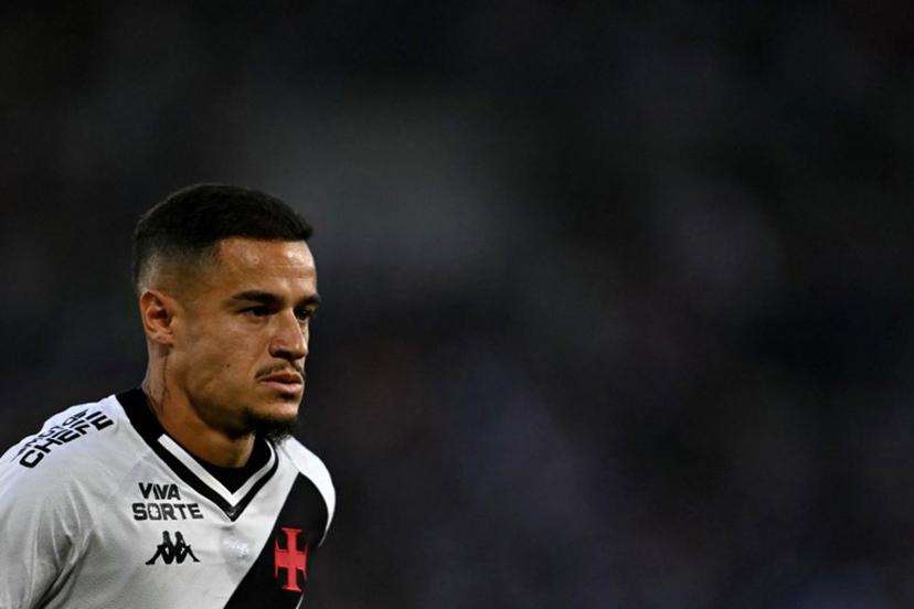 Vasco da Gama's midfielder #10 Philippe Coutinho looks on during the Brasileirao Serie A football match between Vasco da Gama and Flamengo at the Maracana stadium, in Rio de Janeiro, Brazil, on September 21, 2025.  Mauro PIMENTEL / AFP