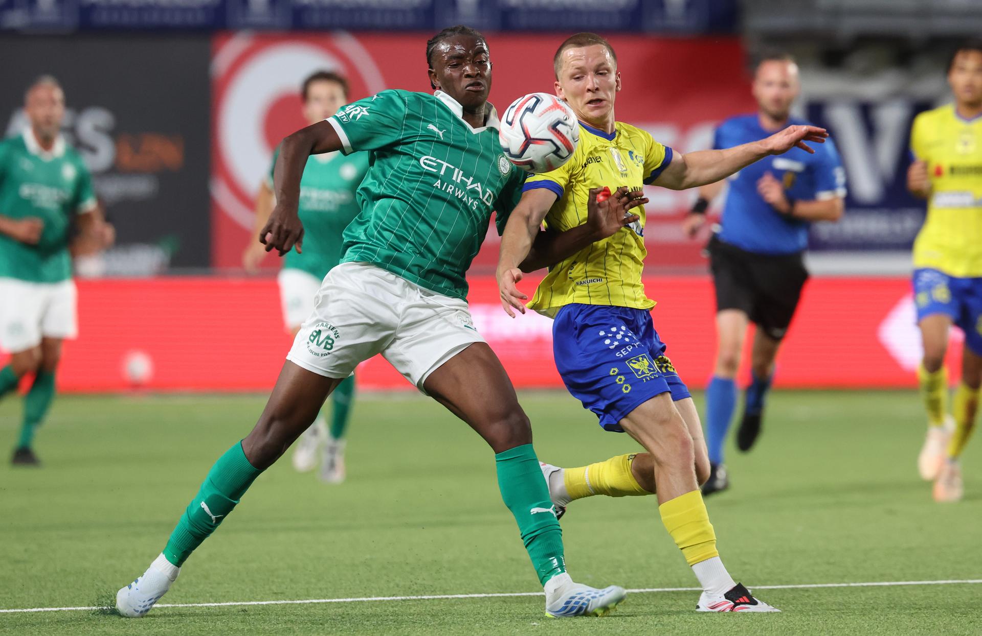 Lommel's Henry Oware and STVV's Robert-Jan Vanwesemael fight for the ball during a soccer match between STVV and Lommel SK, Saturday 08 August 2026 in Sint-Truiden, on day 1 of the 2026-2027 'Jupiler Pro League' first division of the Belgian championship. BELGA PHOTO VIRGINIE LEFOUR