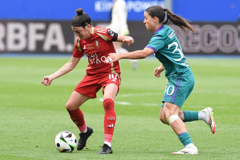Anderlecht's Luna Vanzeir and Standard Noemie Gelders pictured in action during a soccer match between RSC Anderlecht and Standard Femina de Liege, the final of the Belgian Cup, in Heverlee, Monday 21 April 2025. BELGA PHOTO JILL DELSAUX