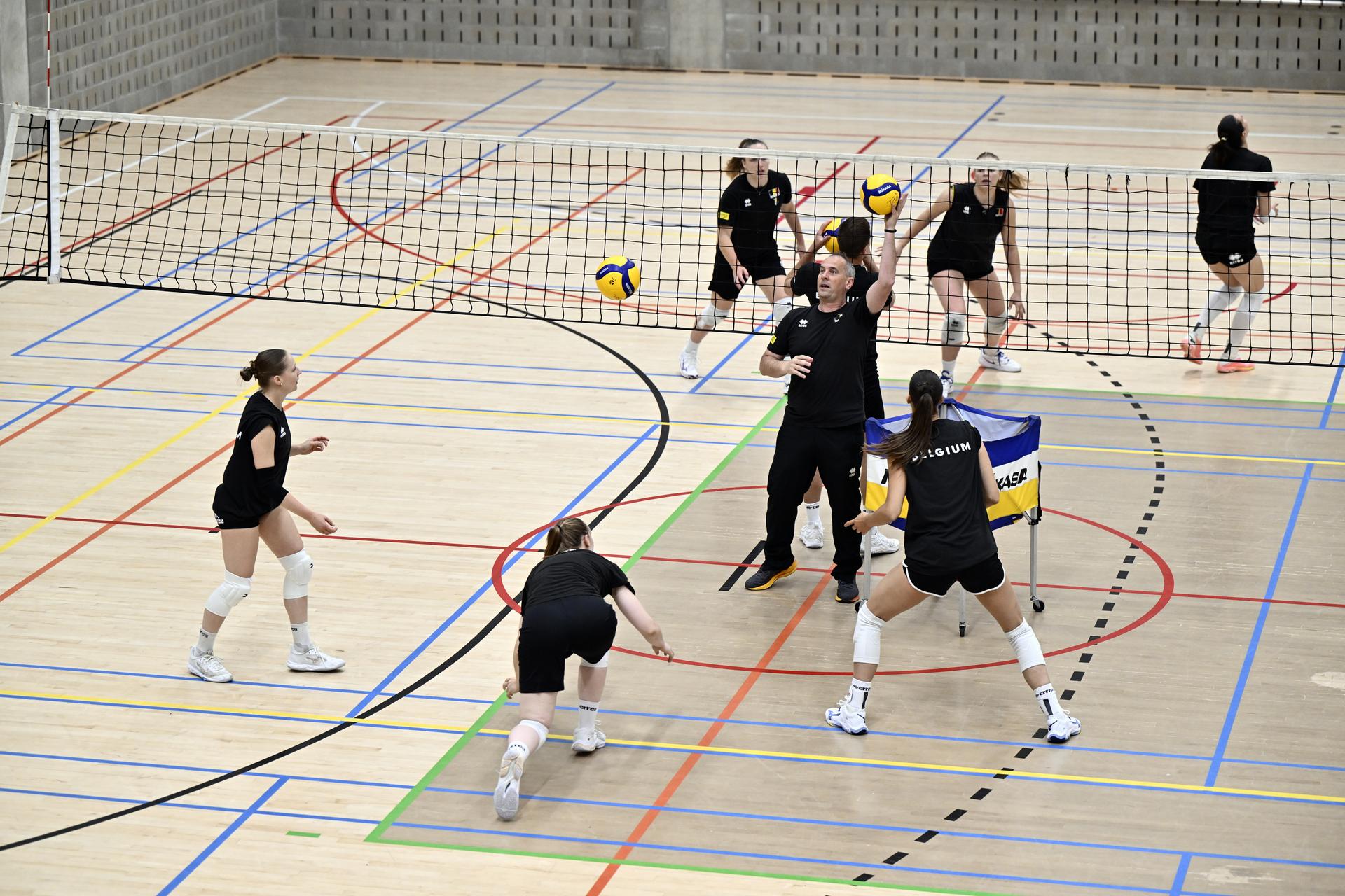 Belgium's head coach Kris Vansnick pictured during a training session of Belgian national women's volleyball team the Yellow Tigers, Wednesday 28 May 2025 in Leuven. The team is preparing for the upcoming Nations League. BELGA PHOTO ERIC LALMAND