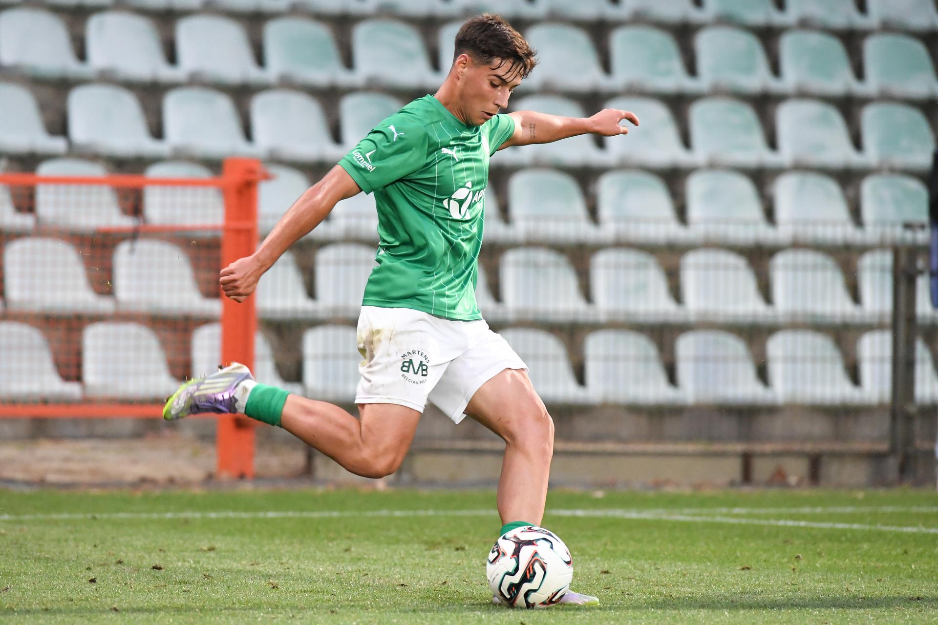 Lommel's Alvaro Santos Correa pictured in action during a soccer game between Lommel SK and Olympic Charleroi, Saturday 16 August 2025 in Lommel, on day 2 of the 2025-2026 'Challenger Pro League' 1B second division of the Belgian championship. BELGA PHOTO JILL DELSAUX