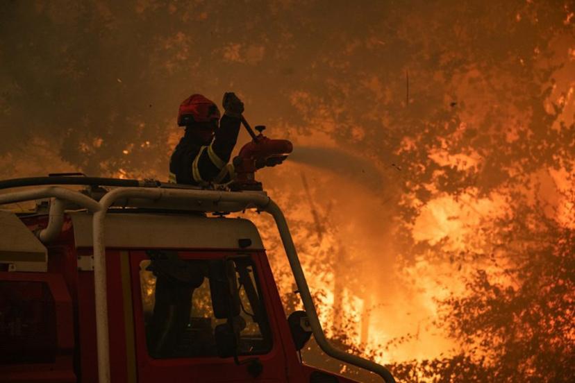 This handout photograph taken on July 24, 2026 by the Caporal-chef Damien Rembert of the SDIS33 (Departmental Fire and Rescue Service) shows French firefighters trying to extinguish the wildfire near Saumos and Sainte-Hélène, northwest of Bordeaux, in the Gironde department. An "unprecedented" wildfire tearing through southwest France is heading towards the city of Bordeaux, an official said on July 24, 2026. More than 140,000 people have been evacuated and 22,000 hectares have been burnt: throughout the night from July 24 to July 25, the flames continued to ravage the Landes region and, in particular, the Gironde, where the authorities are now concerned for Bordeaux and have announced tens of thousands of further evacuations. Handout / SDIS33 - Caporal-chef Damien Rembert / AFP