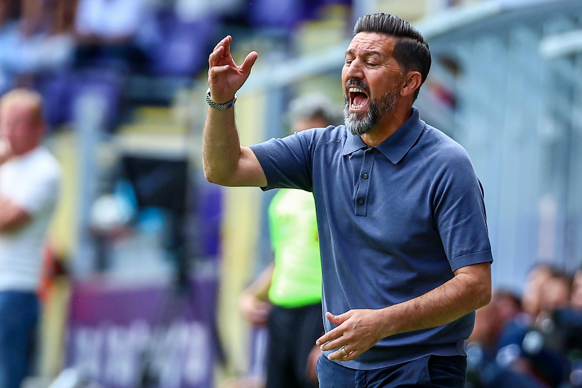 Anderlecht's head coach Besnik Hasi pictured during a soccer match between RSC Anderlecht and Zulte Waregem, Sunday 10 August 2025 in Anderlecht, on day 3 of the 2025-2026 'Jupiler Pro League' first division of the Belgian championship. BELGA PHOTO DAVID PINTENS