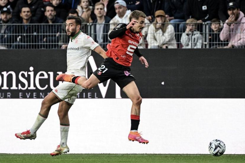 Nice's Belgian midfielder #24 Charles Vanhoutte (L) and Rennes' French midfielder #21 Valentin Rongier fight for the ball during the French L1 football match between Stade Rennais FC and OGC Nice at the Roazhon Park stadium in Rennes, western France on October 26, 2025.  Sebastien Salom-Gomis / AFP