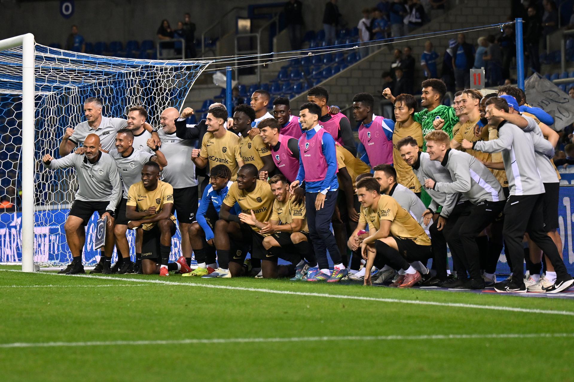 Genk's players after winning a soccer match between Belgian soccer team KRC Genk and Polish team KKS Lech Poznan, in Genk on Thursday 28 August 2025, the return leg in the play-offs of the UEFA Europa League competition. Genk won the first leg 1-5. BELGA PHOTO JOHAN EYCKENS