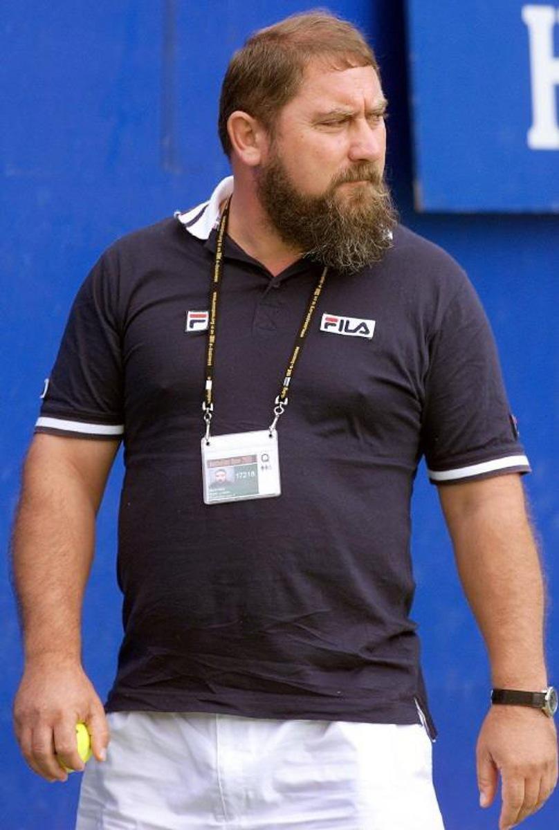 Damir Dokic, father of rising Australian tennis player Jelena Dokic, watches his daughter train at the Australian Open in Melbourne 20 January, 2000.  Both father and daughter have been embroiled in controversy over claiming that draws were rigged, belittling opponents and denying comments made to local papers.  (ELECTRONIC IMAGE)  AFP PHOTO/William WEST  William WEST / AFP goes with TENNIS-AUS OPEN-DOKIC

