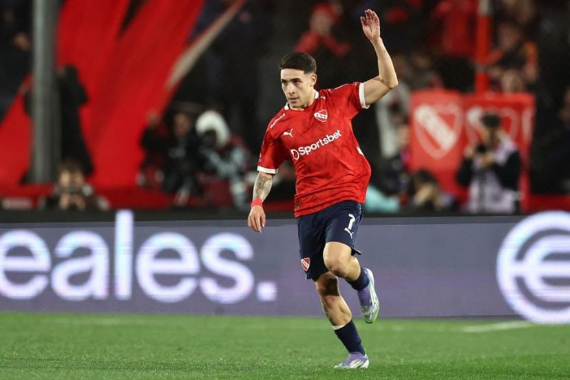 Independiente's forward #07 Santiago Montiel celebrates scoring his team's first goal during the Copa Sudamericana round of 16 second leg football match between Argentina's Independiente and Chile's Universidad de Chile at the Libertadores de America stadium in Avellaneda, Buenos Aires province, Argentina on August 20, 2025.  Alejandro PAGNI / AFP
