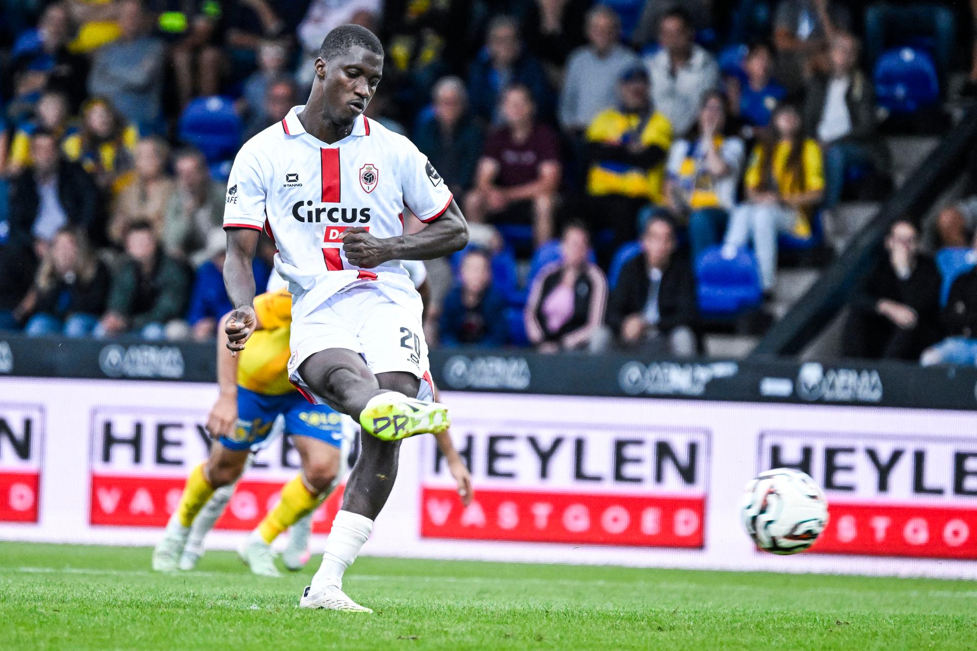 Antwerp's Mahamadou Doumbia misses a penalty during a soccer match between KVC Westerlo and Royal Antwerp FC, Saturday 30 August 2025 in Westerlo, on day 6 of the 2025-2026 'Jupiler Pro League' first division of the Belgian championship. BELGA PHOTO TOM GOYVAERTS