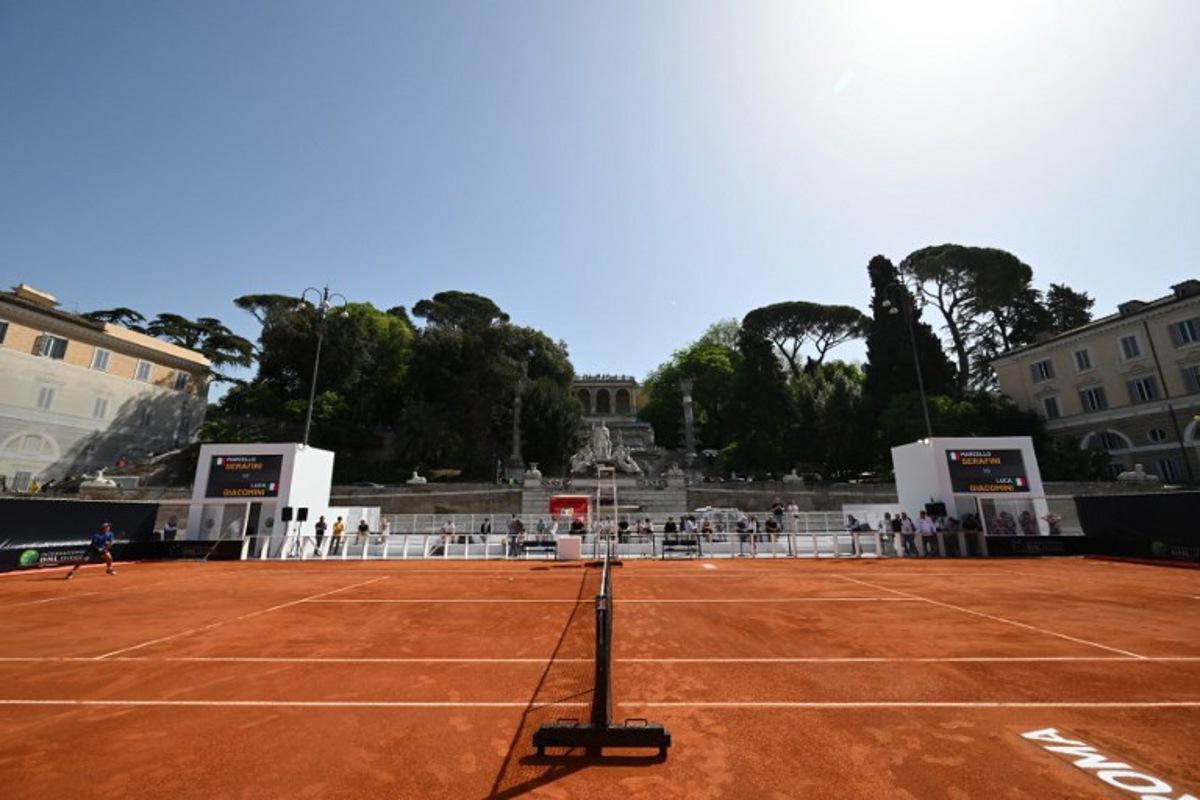 A tennis court has been set up at Piazza del Popolo on April 30, 2024 in Rome. Rome's Tennis Masters will officially start on May  6, 2024 at the Foro Italico but the clay court in the center of Rome will host exhibition games and pre-qualifyers.   Alberto PIZZOLI / AFP