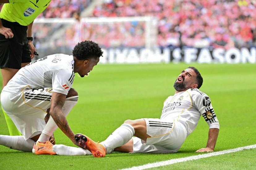 Real Madrid's Spanish defender #02 Dani Carvajal reacts on the ground during the Spanish league football match between Club Atletico de Madrid and Real Madrid CF at the Metropolitano stadium in Madrid on September 27, 2025.  Javier SORIANO / AFP
