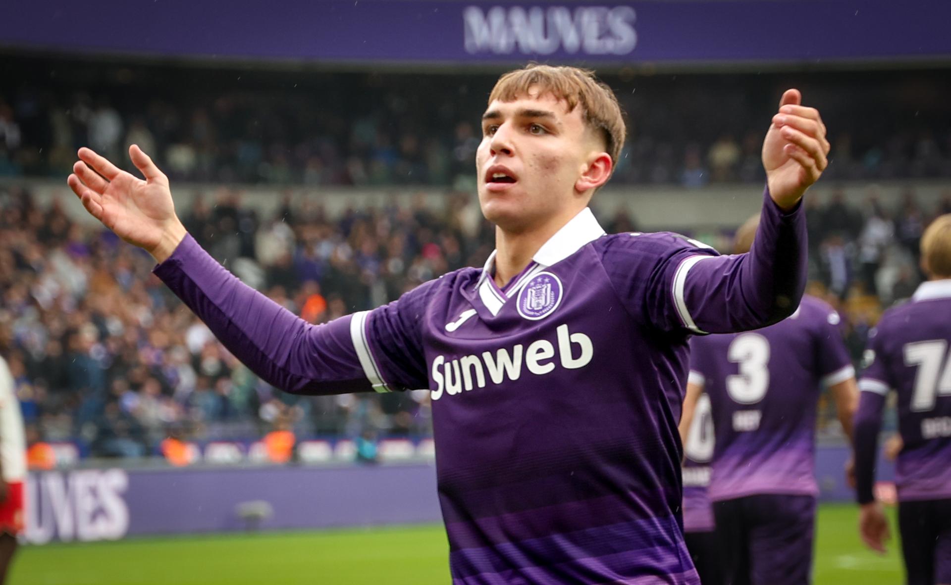 Anderlecht's Mihajlo Cvetkovic celebrates after scoring during a soccer match between RSC Anderlecht and Standard de Liege, Sunday 05 October 2025 in Anderlecht, on day 10 of the 2025-2026 'Jupiler Pro League' first division of the Belgian championship. BELGA PHOTO VIRGINIE LEFOUR