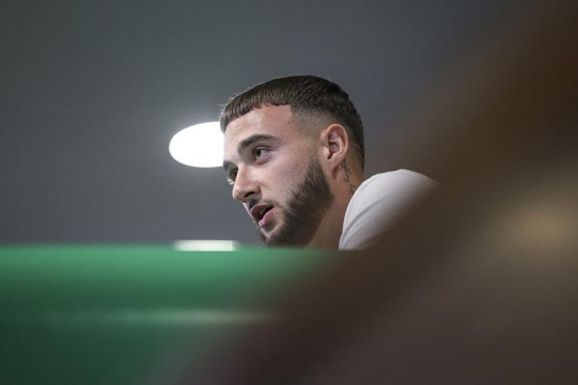 Sporting Lisbon's Belgian defender Zeno Debast speaks during a press conference on the eve of the UEFA Champions League first round day 1 football match between Sporting CP and Kairat Almaty at Alvalade stadium in Lisbon on September 17, 2025.  PATRICIA DE MELO MOREIRA / AFP