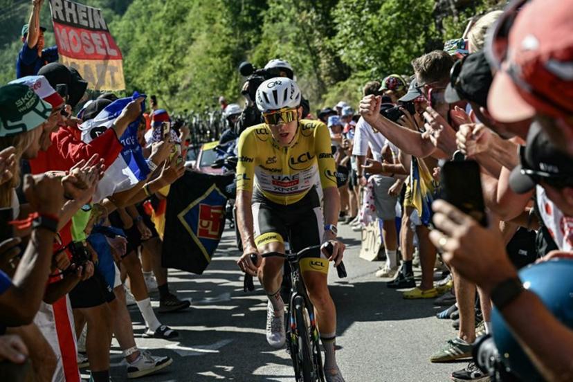UAE Team Emirates - XRG's Slovenian rider Tadej Pogacar wearing the overall leader's yellow jersey chases down the lead breakaway group in the Alpe d'Huez ascent during the 19th stage of the 113th edition of the Tour de France cycling race, 127,9 km between Gap and Alpe d'Huez in the French Alps, on July 24, 2026.  Loic VENANCE / AFP