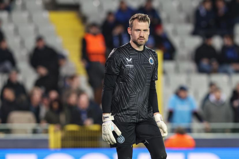 Club's goalkeeper Simon Mignolet pictured in action during the warming-up for a soccer game between Belgian soccer team Club Brugge KV and English Arsenal F.C, on Wednesday 10 December 2025 in Brugge, on day 6 (out of 8) of the League phase of the UEFA Champions League tournament. BELGA PHOTO BRUNO FAHY