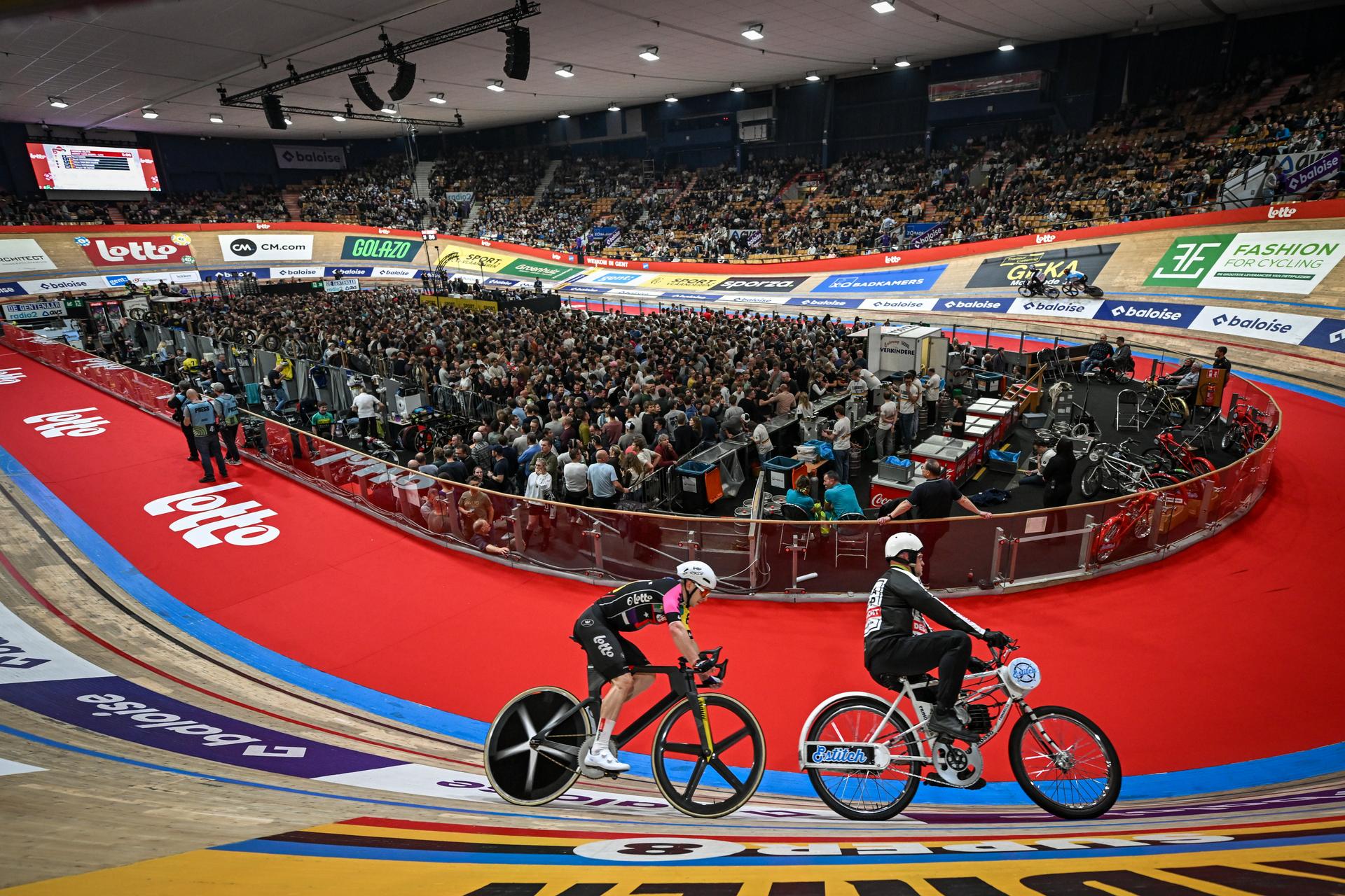 Belgian Jasper De Buyst pictured in action during the first day of the Zesdaagse Vlaanderen-Gent six-day indoor track cycling event at the indoor cycling arena 't Kuipke, Tuesday 18 November 2025, in Gent. BELGA PHOTO DAVID PINTENS