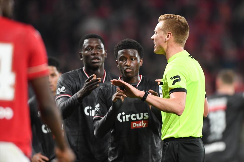 referee Lothar D'Hondt pictured during a soccer match between Standard de Liege and Royal Antwerp FC, Friday 17 October 2025 in Liege, on day 11 of the 2025-2026 'Jupiler Pro League' first division of the Belgian championship. BELGA PHOTO JILL DELSAUX