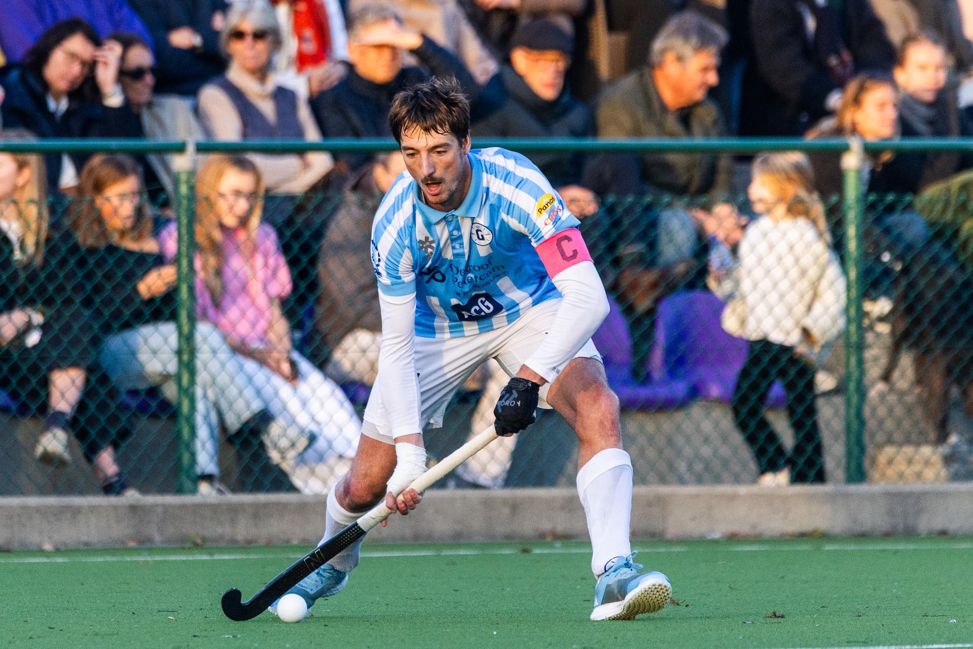 Gantoise's Antoine Kina pictured in action with the ball during a hockey game between Beerschot and Gantoise, Sunday 09 November 2025 in Boussu, on day 10 of the Belgian first division hockey championship. BELGA PHOTO PAULINE SCHUMACKER
