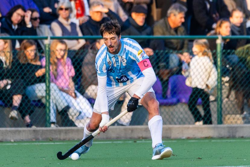 Gantoise's Antoine Kina pictured in action with the ball during a hockey game between Beerschot and Gantoise, Sunday 09 November 2025 in Boussu, on day 10 of the Belgian first division hockey championship. BELGA PHOTO PAULINE SCHUMACKER