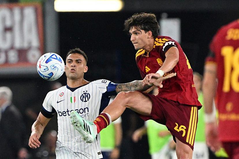Roma's Italian defender #26 Leonardo Balerdi (C) fights for the ball with Inter Milan's Argentinian forward #10 Lautaro Martinez (L) during the Italian Serie A football match between AS Roma and Inter Milan at The Olympic Stadium in Rome on September 19, 2026.  Andreas SOLARO / AFP