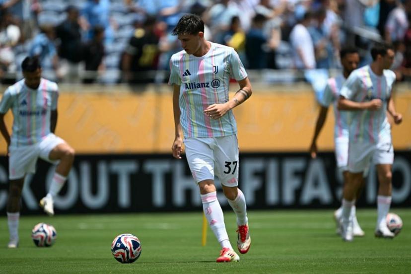 Juventus' Italian defender #37 Nicolo Savona controls the ball before the FIFA Club World Cup 2025 Group D football match between Italy's Juventus and England's Manchester City at the Camping World stadium in Orlando on June 26, 2025.  PATRICIA DE MELO MOREIRA / AFP