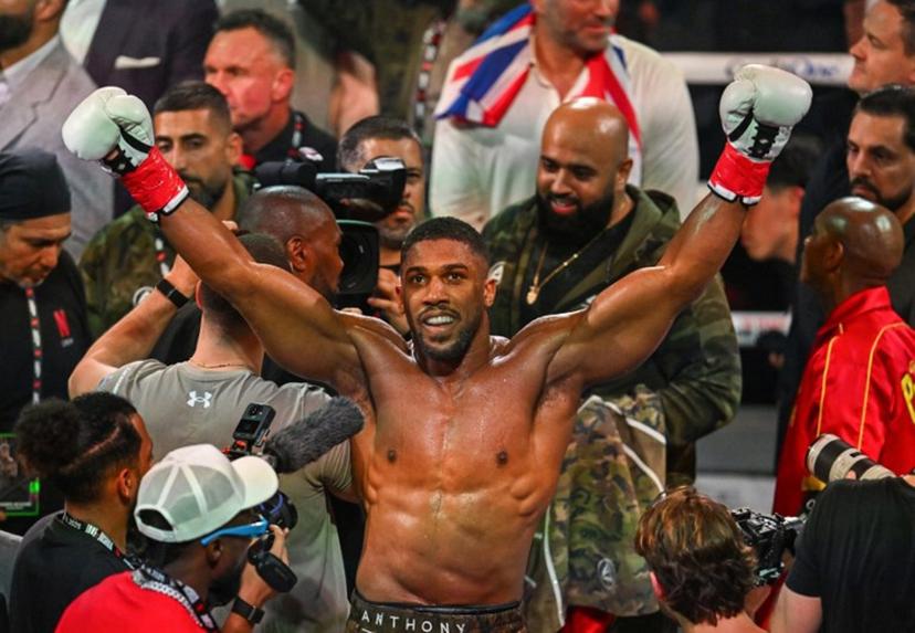 British boxer Anthony Joshua celebrates after defeating US boxer and influencer Jake Paul (off frame) in a non-title heavyweight bout at the Kaseya Center in Miami, Florida, on December 19, 2025.  Giorgio VIERA / AFP